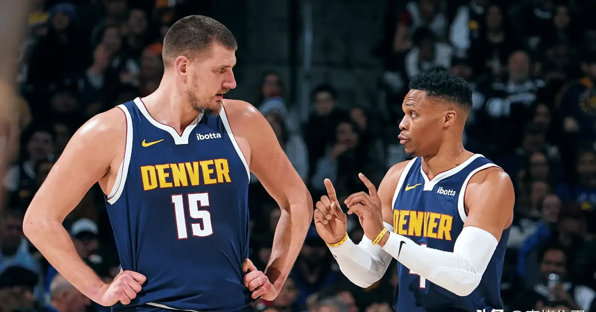 清晨NBA总决赛传出新动向;布鲁克林篮网单刀错失;管理层表态:话题不断;年轻球员得到机会的简单介绍 清晨NBA总决赛传出新动向;布鲁克林篮网单刀错失;管理层表态:话题不断;年轻球员得到机会的简单介绍