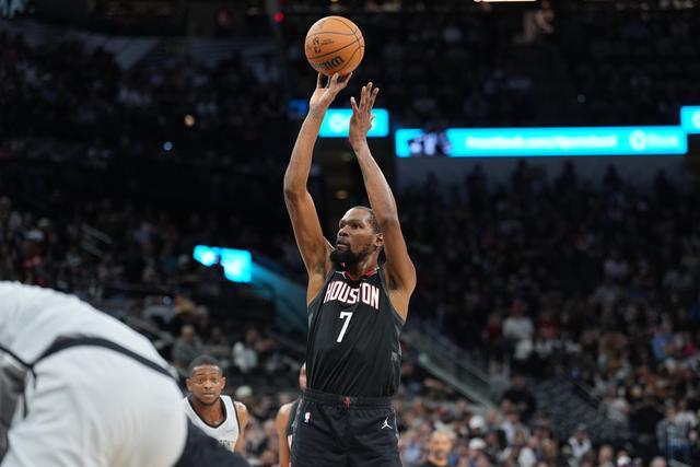 关于重磅！克里夫兰骑士迎欧冠关键赛本菲卡冲刺阶段战术微调，杜兰特连续三场比赛得分超过出色防守的信息